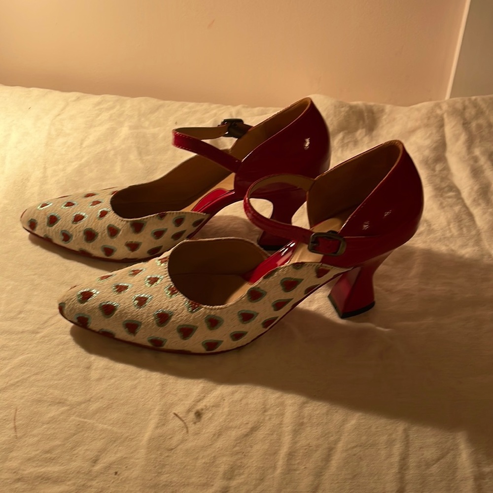 Woman’s fluevog